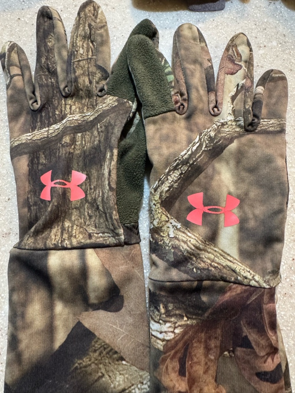 Under Armour Realtree Camo Gloves with Pink Logo